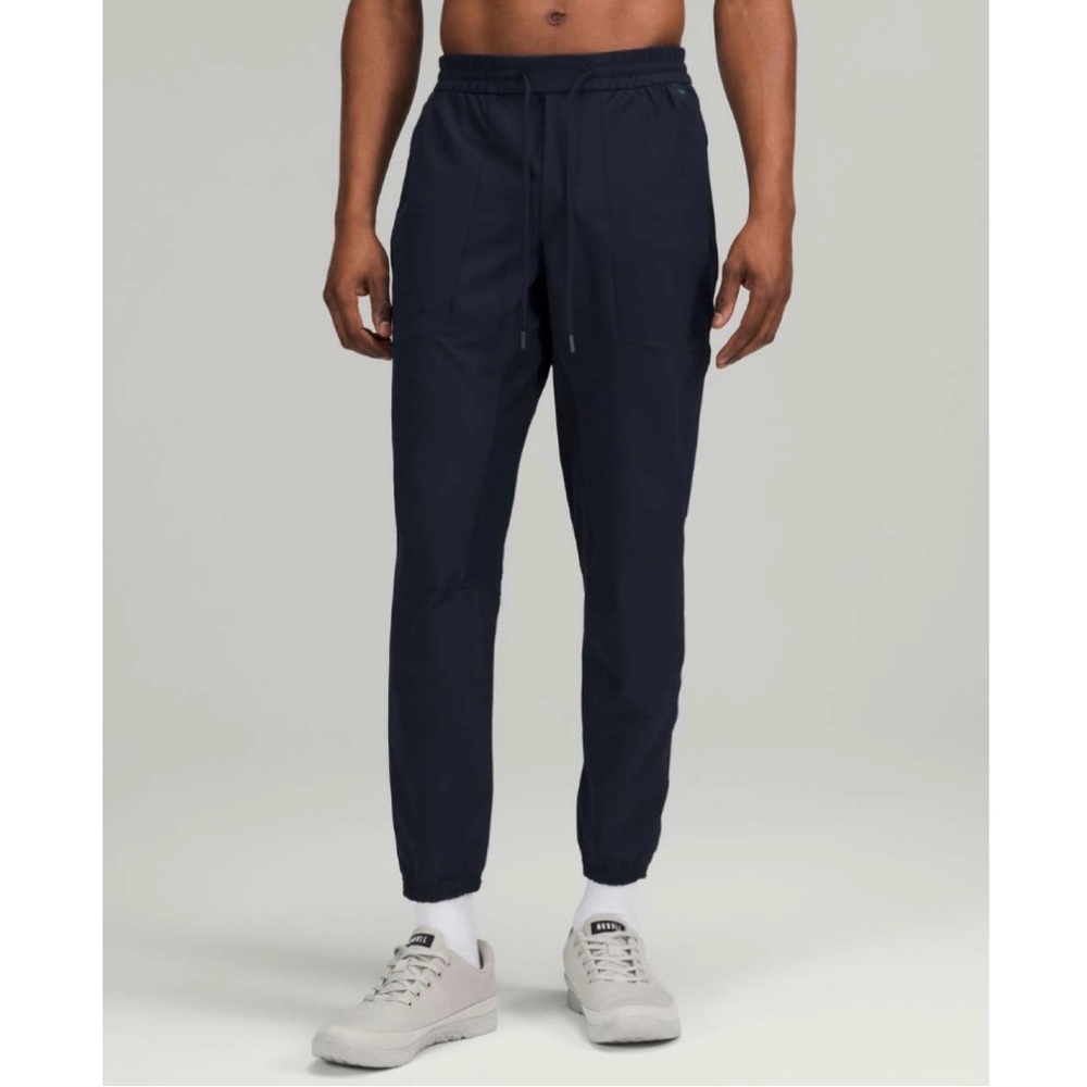 Lululemon License to Train Jogger in True Navy Size L - Picture 14 of 15